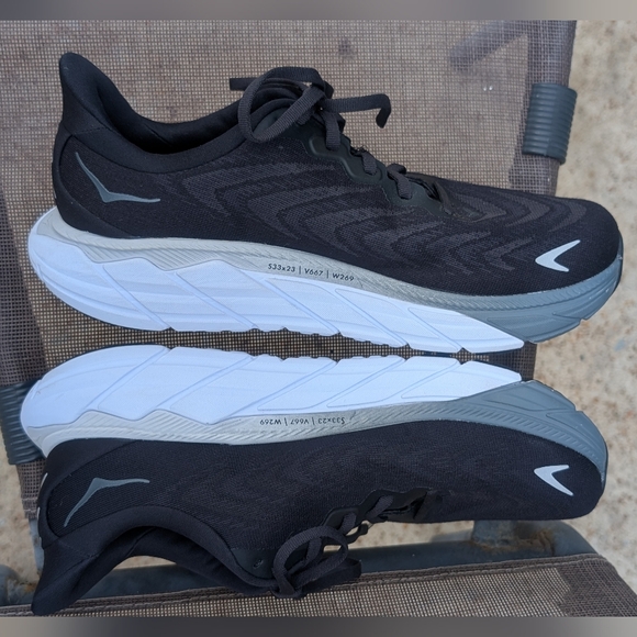 HOKA Arahi 6 Men\'s Size 8D.  Like New Condition. main image 5